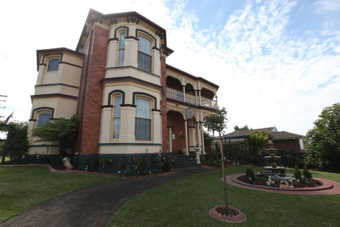 The Grand On Macfie - Accommodation QLD 1
