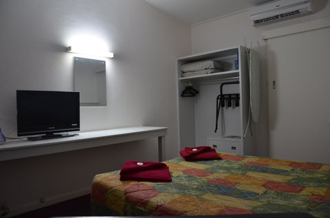 Travelway Motel - Accommodation QLD 2