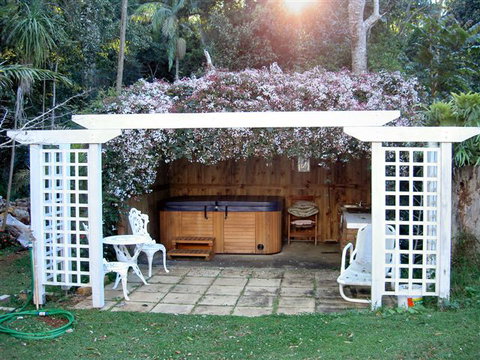 Curtis Falls Mountain Retreat - Accommodation QLD 2