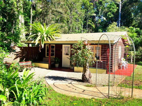 Curtis Falls Mountain Retreat - Accommodation QLD 7