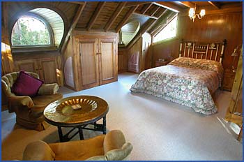 A Camelot Tower And Penthouse - Accommodation QLD 0
