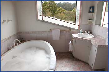 A Camelot Tower And Penthouse - Accommodation QLD 3