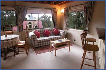 A Camelot Tower And Penthouse - Accommodation QLD 4