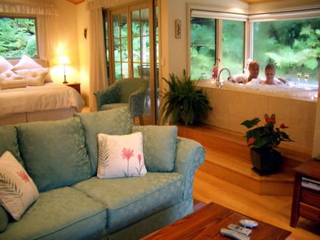 Myers Creek Cascades Luxury Cottages - Accommodation QLD 3