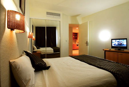 Golden Pebble Hotel - Accommodation QLD 0