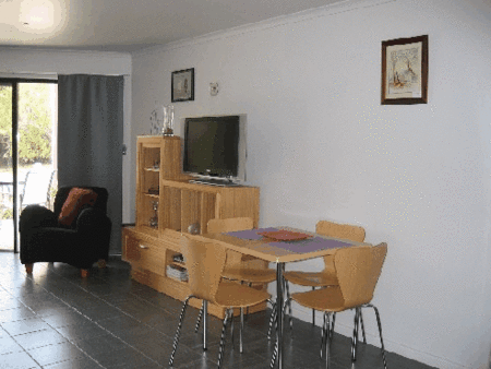 Wrens On Glenelg - Accommodation QLD 3