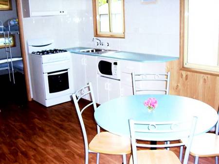 Flinders Caravan Park - Accommodation QLD 3