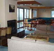 Trackers Mountain Lodge - Accommodation QLD