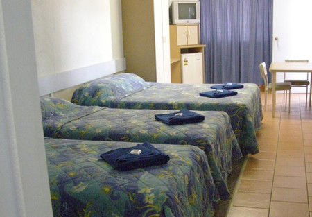 Golden Palms Motor Inn - Accommodation QLD 1
