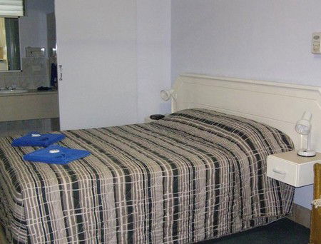 Golden Palms Motor Inn - Accommodation QLD 2