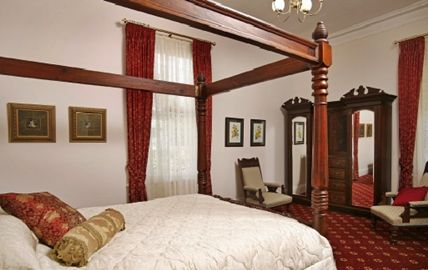 Forest Edge Country House - Accommodation QLD 2