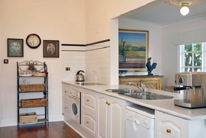 Forest Edge Country House - Accommodation QLD 3