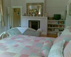 Luscombe Lodge B And B - Accommodation QLD 1