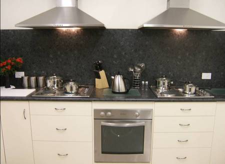 Astra Backpackers - Accommodation QLD 0