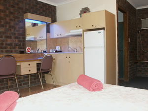 City Lights Motel - Accommodation QLD 2