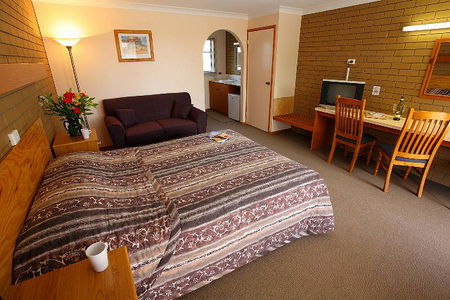Alfred Motor Inn - Accommodation QLD 4