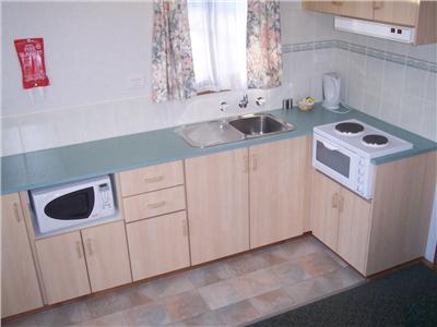 Golden Country Motel And Caravan Park - Accommodation QLD 1