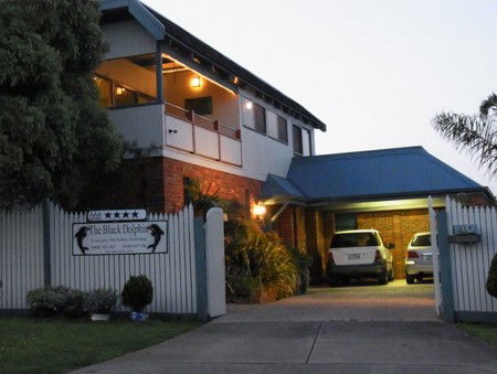 Black Dolphin Beach Penthouse - Accommodation QLD 3