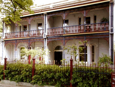 Delphine Apartments - Accommodation QLD