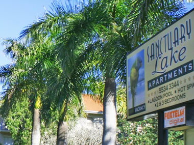Sanctuary Lake Apartments - Accommodation QLD 5