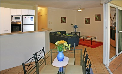 Sanctuary Lake Apartments - Accommodation QLD 7
