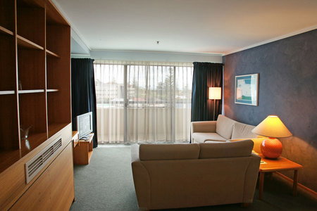 Quality Hotel Lord Forrest - Accommodation QLD 1