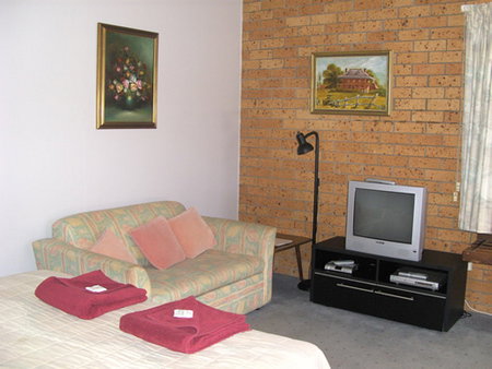 Airlie Court Holiday Apartments - Accommodation QLD 1
