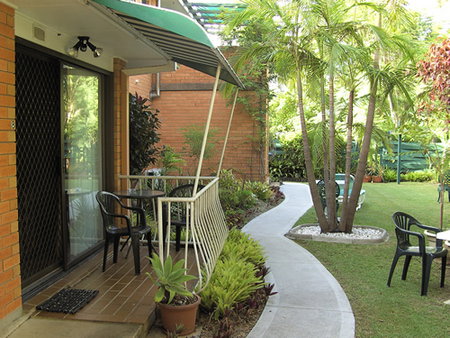 Airlie Court Holiday Apartments - Accommodation QLD 2
