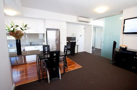 Honeysuckle Executive Apartments - Accommodation QLD 3