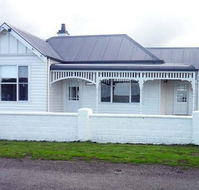 Calgary House  Cottage Accommodation - Accommodation QLD