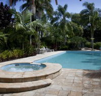 Oasis Apartments and Treetop Houses - Accommodation QLD