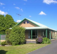 Black Dolphin Seaside Cottage - Accommodation QLD