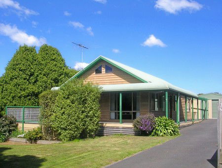 Black Dolphin Seaside Cottage - Accommodation QLD 0