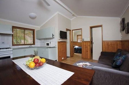 Blue Dolphin Resort & Holiday Park - Accommodation QLD 3