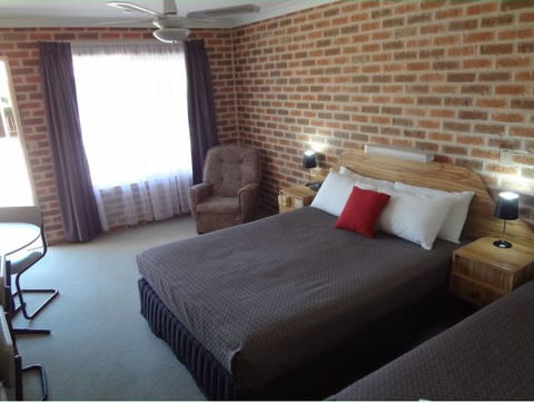 The Palms Motel - Accommodation QLD 4