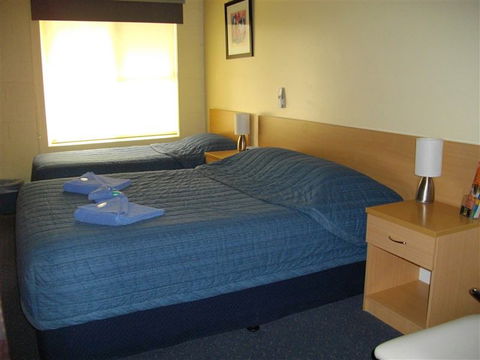 Benjamin Singleton Motel - Accommodation QLD 3