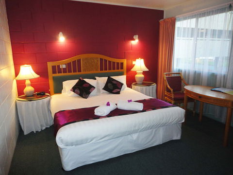 Town Palms Motel - Accommodation QLD 1