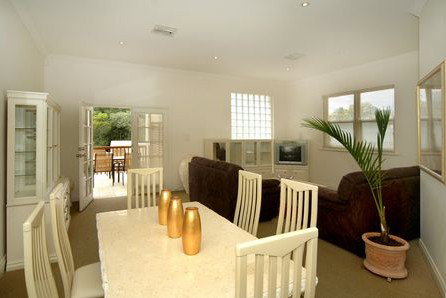 Michelle's Garden Apartments - Accommodation QLD 2