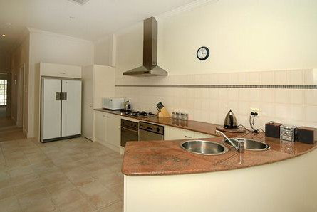 Michelle's Garden Apartments - Accommodation QLD 4