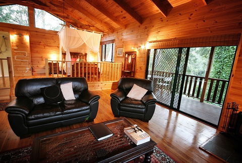Ravensbourne Forest Chalets - Accommodation QLD 3