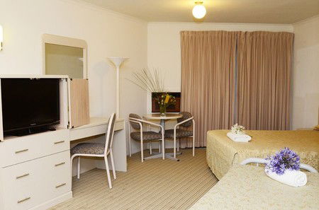 Bankstown Motel 10 - Accommodation QLD 4