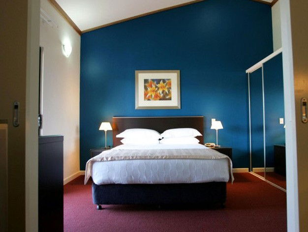 Holmes NT Accommodation QLD