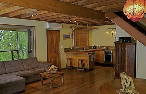 Buddha's Bungalow - Accommodation QLD 1