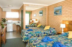 Bay Motel - Accommodation QLD 0