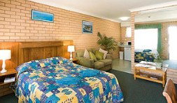 Bay Motel - Accommodation QLD 2