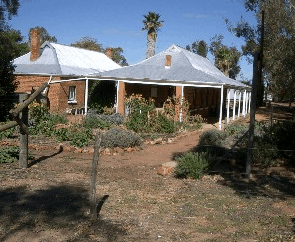 Avondale Discovery Farm - Accommodation QLD