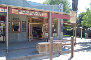 Emmylou Paddle Steamer - Accommodation QLD 2