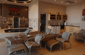 Breathtaker On High Spa Retreat - Accommodation QLD 1