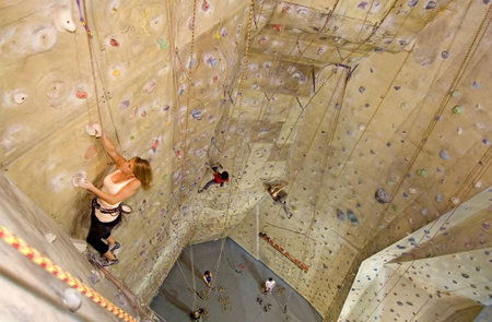 Cliffhanger Climbing Gym - Accommodation QLD 3