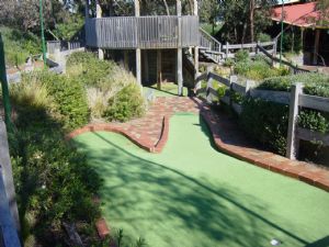 Spring Park Golf - Accommodation QLD 1